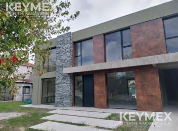 Casa · 240m² · 4 Ambientes · 8 Cocheras · Casa a Estrenar en El Lauquén