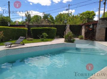 Casa · 316m² · 6 Ambientes · 3 Cocheras · El Guayacan y Blas Parera. Casa en Venta en La Toma.