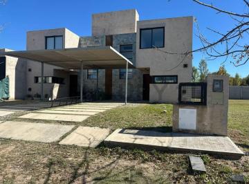 Casa · 120m² · 5 Ambientes · 2 Cocheras · Duplex Premium 3 Dorm. en Distrito Sur