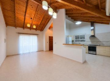Casa · 140m² · 3 Ambientes · 2 Cocheras · Casa en Confluencia