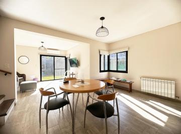 Casa · 95m² · 4 Ambientes · 1 Cochera · Casa en Venta, Fisherton, Rosario, 2 Dorm. C - Cochera y Patio