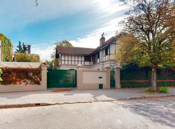 Casa · 712m² · 10 Ambientes · 5 Cocheras · Casa en Venta en La Plata