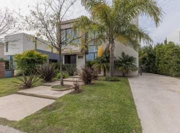 Casa · 218m² · 4 Ambientes · 3 Cocheras · Casa en Venta Ubicado en Nordelta