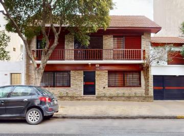 Casa · 209m² · 8 Ambientes · 2 Cocheras · Casa en Venta en La Plata