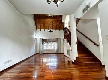 Casa · 189m² · 4 Ambientes · 1 Cochera · Casa en Haedo - Oportunidad - 4 Ambientes - Parrilla - Quincho - Parque - Calefacción Central