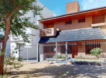 Casa · 236m² · 4 Ambientes · 2 Cocheras · Casa en Venta en La Plata - Dacal Bienes Raíces