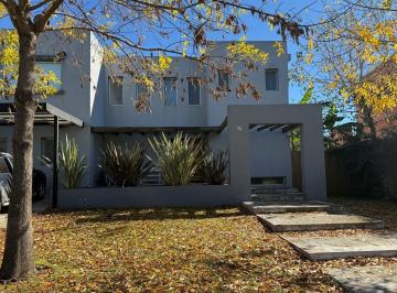 Casa · 280m² · 55 Ambientes · 4 Cocheras · Casa en Venta en San Francisco, Villanueva, Tigre