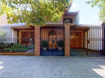 Casa · 306m² · 6 Ambientes · 3 Cocheras · Casa en Venta en La Plata