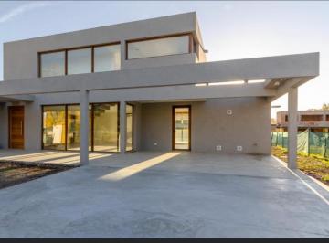 Casa · 263m² · 4 Dormitorios · Casa Grand Bell 2 - Venta
