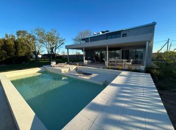 Casa · 280m² · 6 Ambientes · 4 Cocheras · Casa en Venta en Berisso