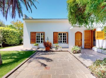 Casa · 400m² · 7 Ambientes · 4 Cocheras · Casa en Venta en Gonnet