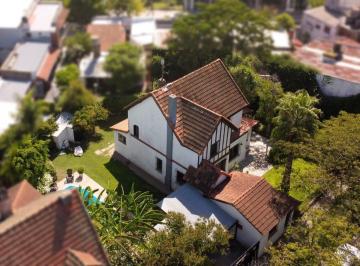 Casa · 220m² · 7 Ambientes · 2 Cocheras · Casa en Venta en City Bell