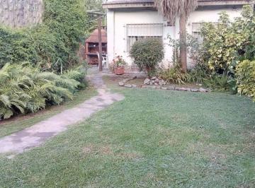 Casa · 60m² · 3 Ambientes · 1 Cochera · Casa de 3 Ambientes con Jardin en Florencio Varela, Terreno de 300 m²