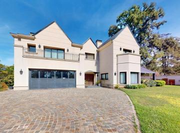 Casa · 650m² · 5 Ambientes · 4 Cocheras · Casa en Venta en Villa Elisa