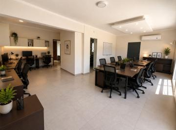 Oficina comercial · 140m² · Oficina / Estudio en Alquiler en Pichincha