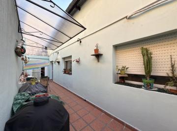 PH · 70m² · 3 Ambientes · PH 3 Ambientes en Planta Baja en Venta en Parque Chacabuco con Patio y Sin Expensas