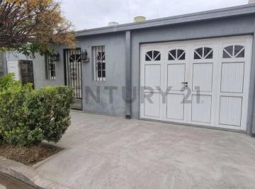 Casa · 138m² · 4 Ambientes · 1 Cochera · Venta de Casa en Rafaela