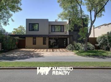 Casa · 450m² · 6 Ambientes · 2 Cocheras · Casa en Santa Barbara - Acepta Permuta - Financiación