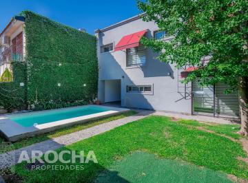 Casa · 198m² · 4 Ambientes · 3 Cocheras · Casa en Venta en Bernal