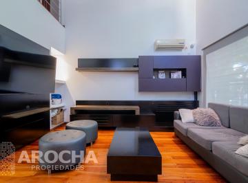 Casa · 198m² · 4 Ambientes · 3 Cocheras · Casa en Venta en Bernal
