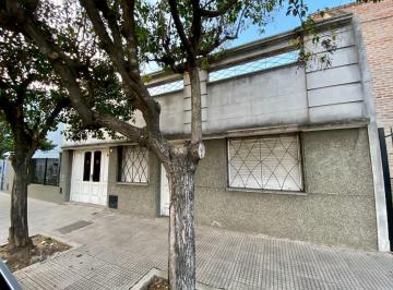 Casa · 188m² · 4 Ambientes · 1 Cochera · Casa a La Venta en Villa Lugano