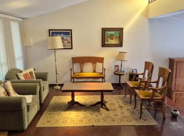 Living · Casa en Sexta Sección con Estudio Independiente, Patio y Cochera