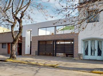 Casa · 405m² · 11 Ambientes · 2 Cocheras · Casa en Venta en La Plata