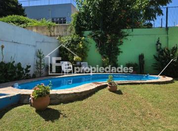 Casa de 6 ambientes, Floresta · Casa 6 Ambientes con Jardín en Venta en Floresta