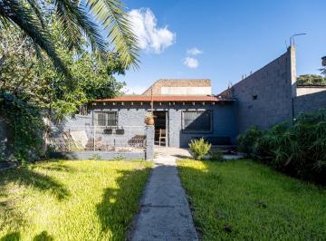 Casa · 4 Ambientes · 1 Cochera · Casa en Venta Multifamiliar en Caseros