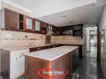 Casa · 215m² · 5 Ambientes · 1 Cochera · E Venta – Casa de 5 Ambientes con Patio Terraza y Garage en Linierscasa