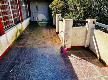 Casa · 180m² · 6 Ambientes · 1 Cochera · Casa Chalet en Venta en Temperley, Lomas de Zamora, G. B. a. Zona Sur