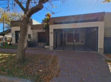 Casa de 5 ambientes, Rosario · Alberdi, Gurruchaga y Alvarez Thomas