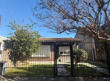 Casa · 130m² · 3 Ambientes · 1 Cochera · Chaelt en Venta en Ituzaingó Norte