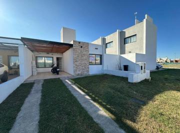 Casa de 5 ambientes, Córdoba · San Ignacio Village. 2 Dorm., Planta Baja, Parrilla, Galeria. Excelente