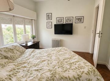 Casa · 180m² · 7 Ambientes · 1 Cochera · Muy Linda Casa en La Lucila - Calle Chelia – 5 Dorm., Jardín y Pileta - Venta