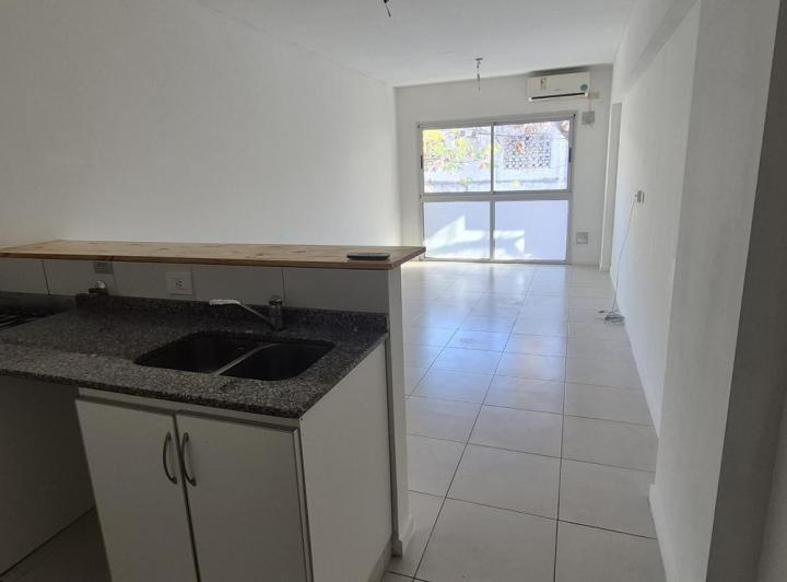 Aav. San Martin 5795 Piso 1º F - Alquiler Monoambiente con Balcón