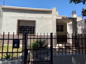 Casa · 105m² · 4 Ambientes · Casa en Venta 2 Dorm. en Barrio Sarmiento