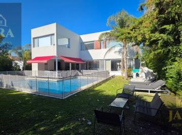 Casa · 335m² · 6 Ambientes · 6 Cocheras · Casa en Nuevo Quilmes