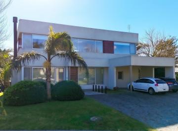 Casa · 335m² · 6 Ambientes · 6 Cocheras · Casa en Nuevo Quilmes