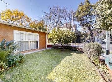 Casa · 120m² · 3 Ambientes · 1 Cochera · Casa en Venta de 3 Ambientes de Villa Adelina con Jardín y Patio