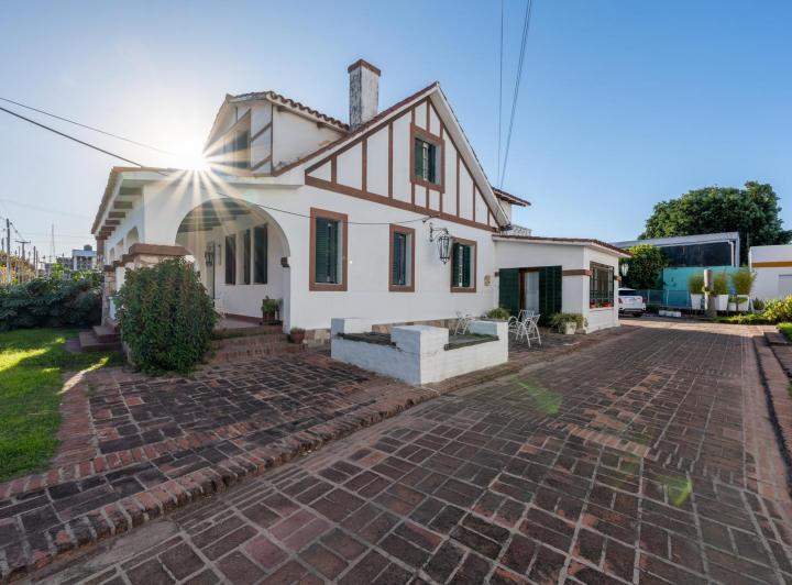 Casa · 290m² · 3 Dormitorios · 1 Cochera
