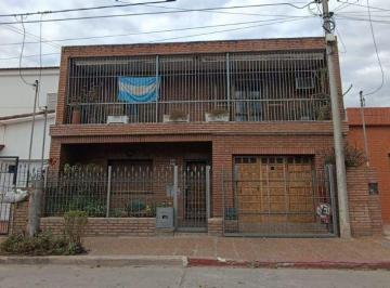 Casa · 231m² · 8 Ambientes · 1 Cochera · Venta Casa 2 Dorm 2 Baños B° Mirador Gran Patio