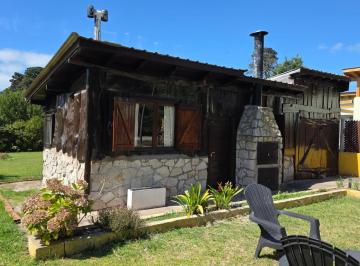 Casa · 66m² · 1 Dormitorio · 1 Cochera · Encantadora Cabaña Rustica en Parque Golf Acantilados