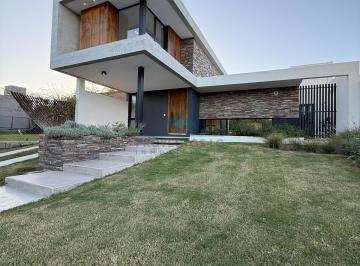 Casa en Venta de 2 ambientes  · Casa de Categoría, 2 Dorm. en Jesús Maria