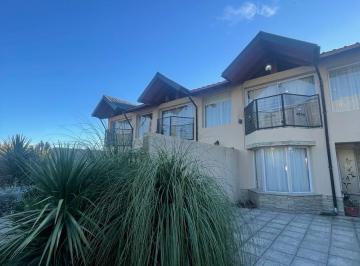 Casa · 525m² · 3 Ambientes · Complejo de 3 Dúplex en El Bolson