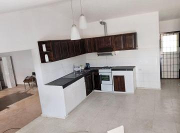 Casa · 130m² · 5 Ambientes · 3 Cocheras · Casa en Venta en Maipu