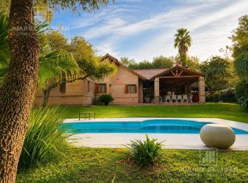 Casa · 384m² · 7 Ambientes · 3 Cocheras · Casa en Venta - 4 Dorm. - Lomas de La Carolina