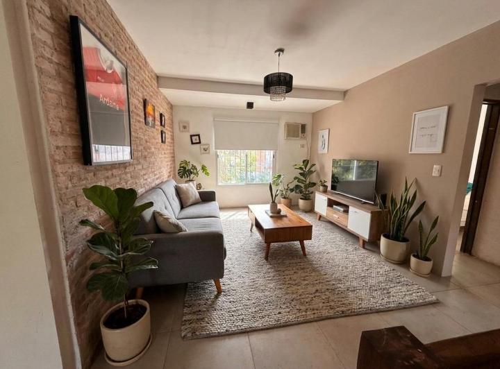 Casa · 150m² · 6 Ambientes · 3 Cocheras