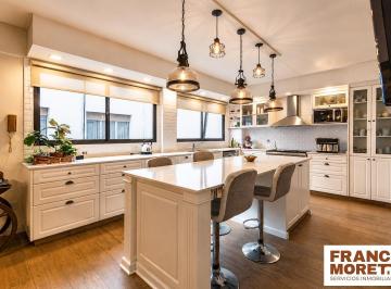 Departamento · 166m² · 6 Ambientes · Atardeceres, un Balcón Terraza Único y Todo El Espacio Que Tu Familia Necesita en Barracas