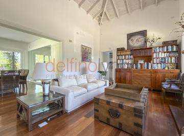 Casa · 215m² · 7 Ambientes · Casa en Venta en Estancias del Pilar - Barrio del Golf